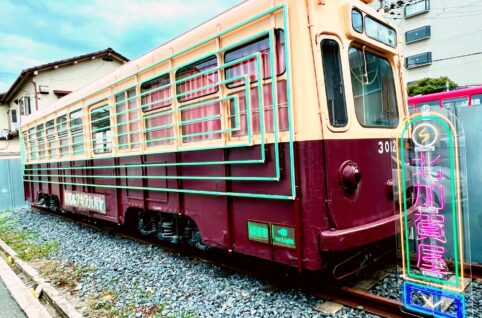 ネオンのチンチン電車