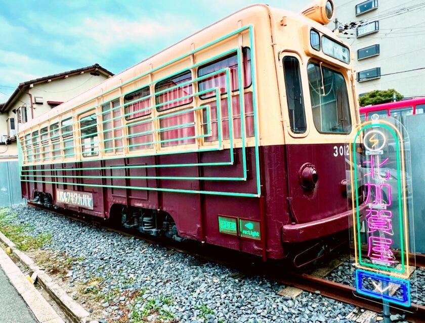 ネオンのチンチン電車